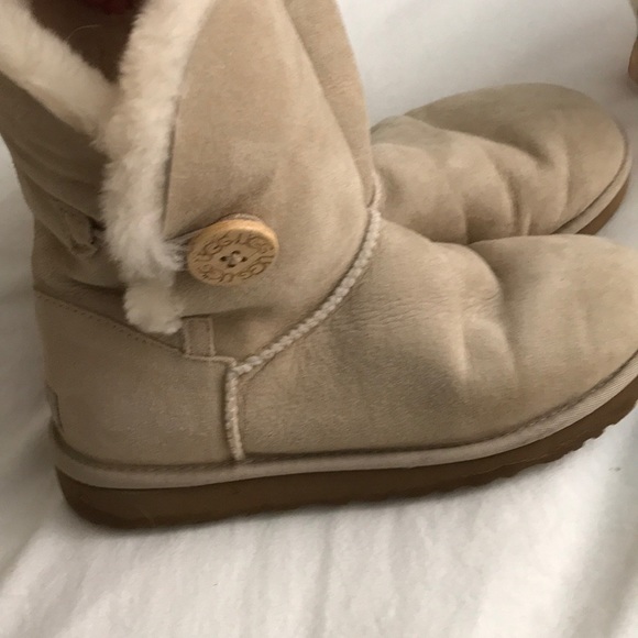 Bailey button uggs - Picture 2 of 6